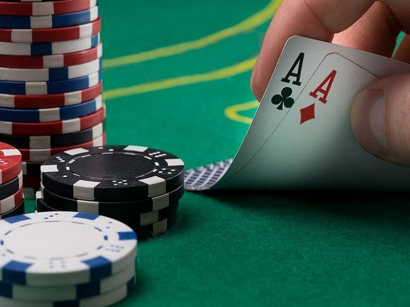 Tóm tắt 7 mẹo đoán bài của đối thủ trong poker cực kỳ chính xác!