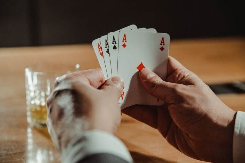 Bộ tứ nào có thể thắng được bộ đôi?