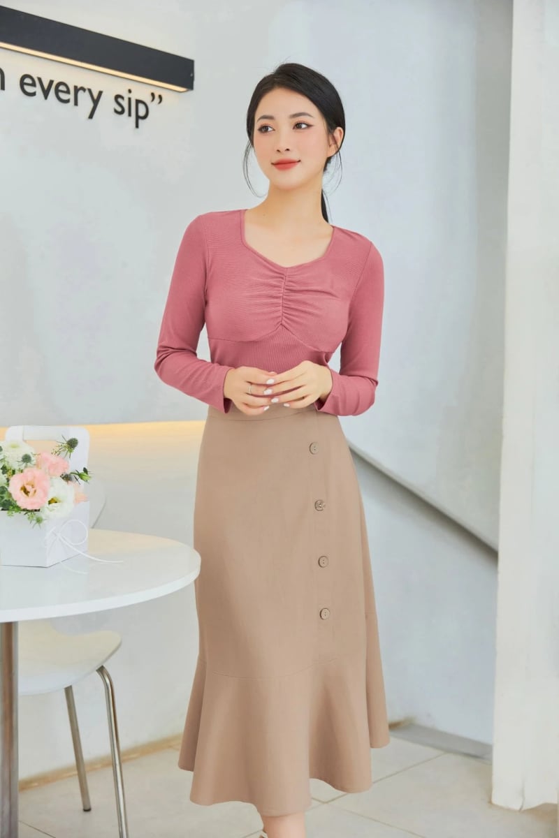 10+ Cách phối đồ với áo phông dài tay cực dễ thương và nữ tính dành cho nữ