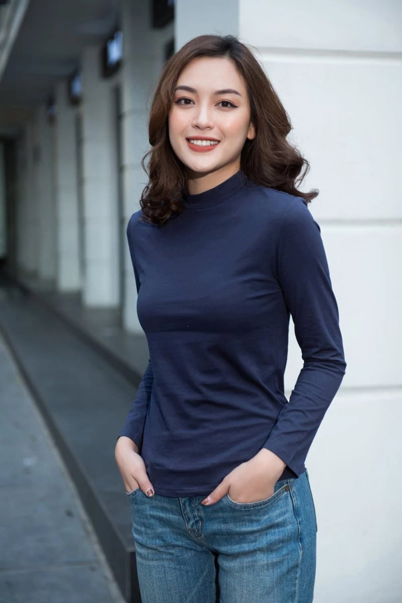 10+ Cách phối đồ với áo phông dài tay cực dễ thương và nữ tính dành cho nữ