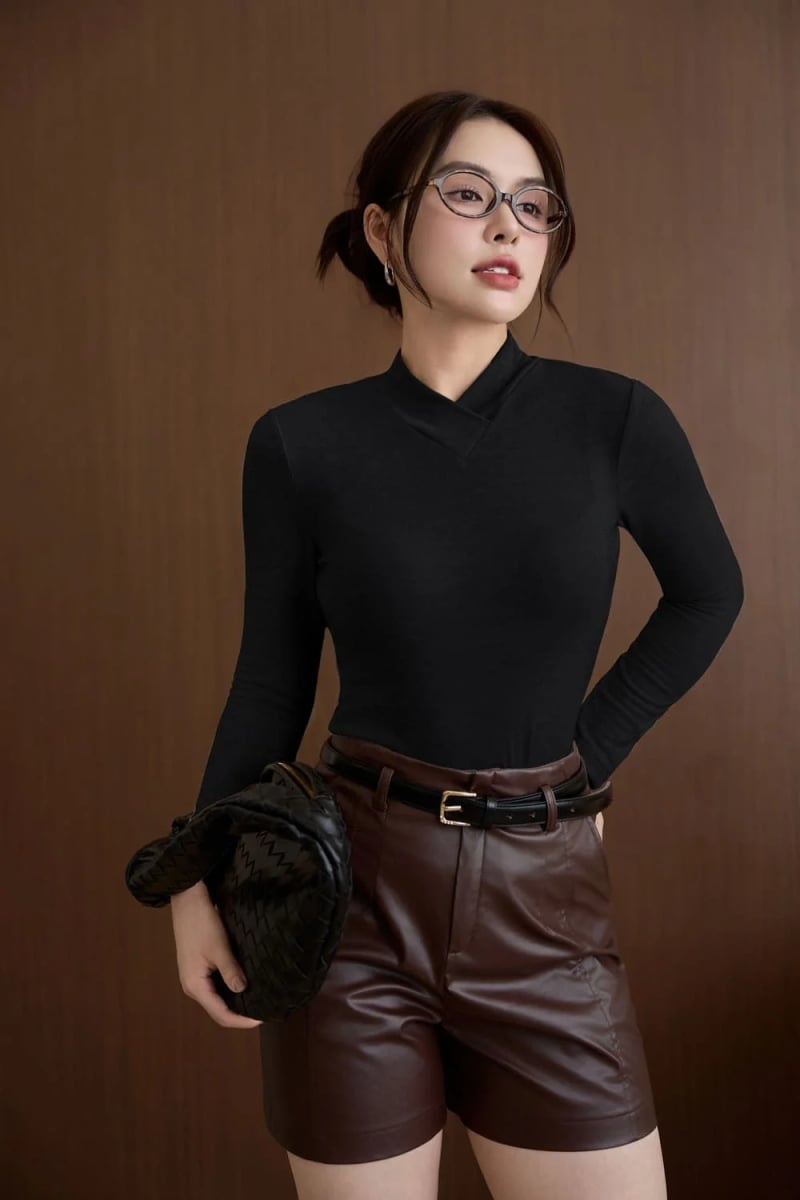 10+ Cách phối đồ với áo phông dài tay cực dễ thương và nữ tính dành cho nữ