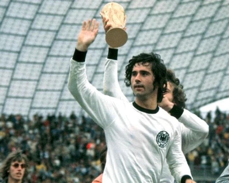 Các cầu thủ mang áo số 9 - Những trung phong huyền thoại