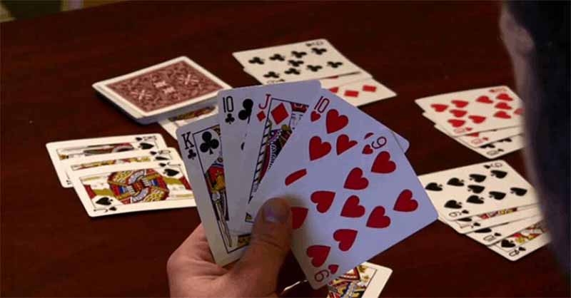 Chuyển phỏm là gì? Khái niệm và mục tiêu chiến thuật trong bài Phỏm