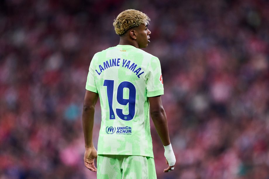 Lamine Yamal phản ứng về việc khoác áo số 10 ở Barcelona