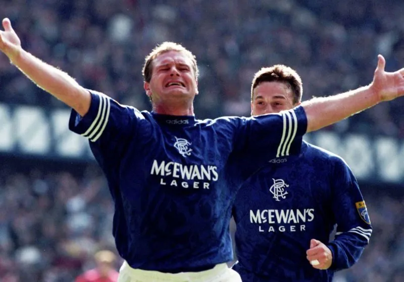 Phong cách thi đấu ngẫu hứng của Paul Gascoigne