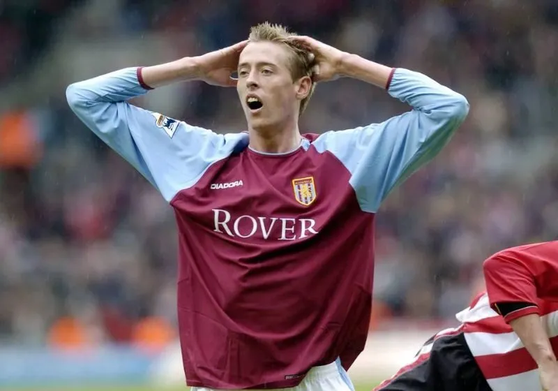Peter Crouch trong màu áo Aston Villa