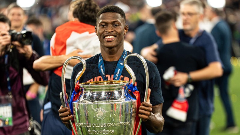 Nuno Mendes khẳng định đẳng cấp hậu vệ hàng đầu châu Âu